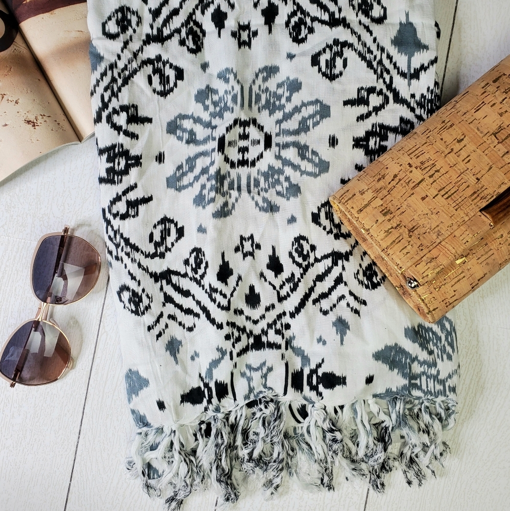 NWOT Patterned Scarf